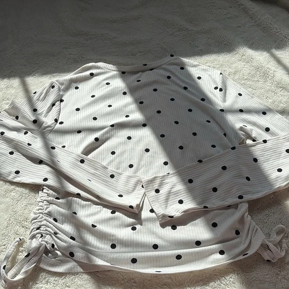 Suzy Shier Polka Dot Ruched Long Sleeve – Size L | Femme Fit | Flirty Pattern | - Picture 7 of 7